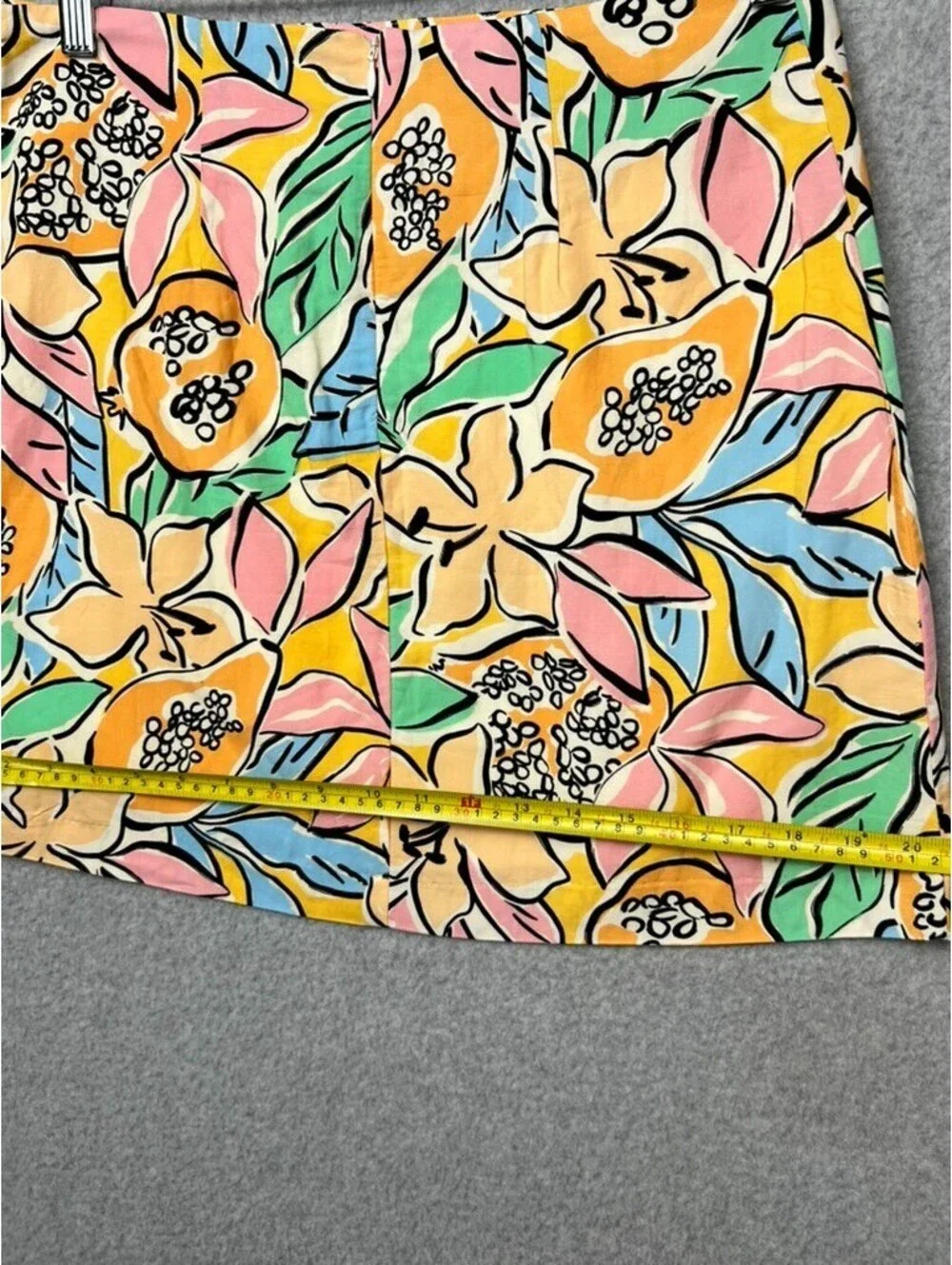 ASTR the Label Covina Tropical Papaya Print Mini Skirt M Vibrant Summer Artsy